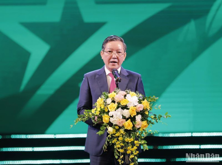 Đồng chí Lương Quốc Đoàn - Ủy viên Trung ương Đảng, Chủ tịch Ban Chấp hành Trung ương Hội Nông dân Việt Nam, phát biểu tại buổi lễ.