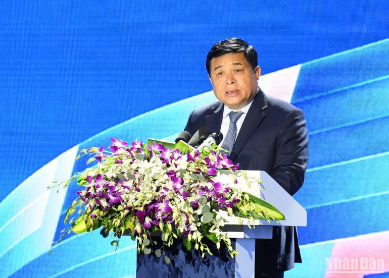 Bộ trưởng Kế hoạch và Đầu tư Nguyễn Chí Dũng phát biểu khai mạc.