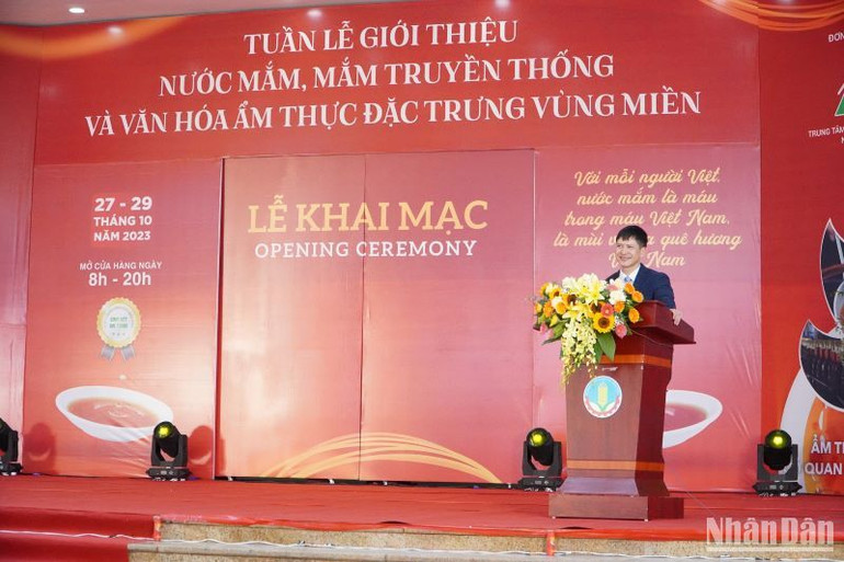 Ông Nguyễn Minh Tiến (Giám đốc Trung tâm Xúc tiến thương mại nông nghiệp, Bộ Nông nghiệp và Phát triển nông thôn) phát biểu khai mạc tại Tuần lễ.