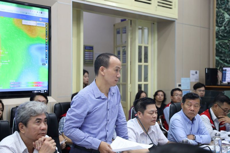 Phó Giám đốc Trung tâm Dự báo khí tượng thủy văn quốc gia Hoàng Phúc Lâm cho biết, trong ngày 18/10, áp thấp nhiệt đới có thể mạnh lên thành bão.