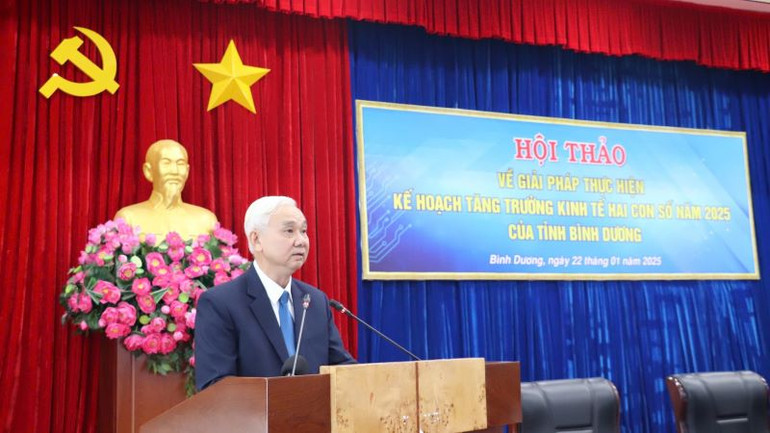 Tổng Giám đốc Tổng Công ty Becamex IDC Phạm Ngọc Thuận chia sẻ tham luận tại hội thảo.