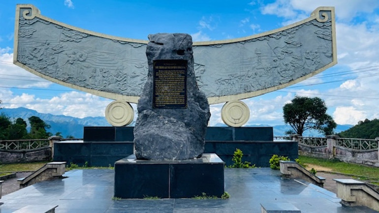 Di tích nơi thành lập đội du kích Khau Phạ. (Ảnh: THANH SƠN)