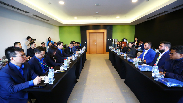 Quang cảnh cuộc gặp. Ảnh: THANH THỂ