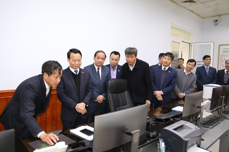 Lãnh đạo tỉnh Yên Bái kiểm tra sản xuất tại nhà máy thủy điện Thác Bà.