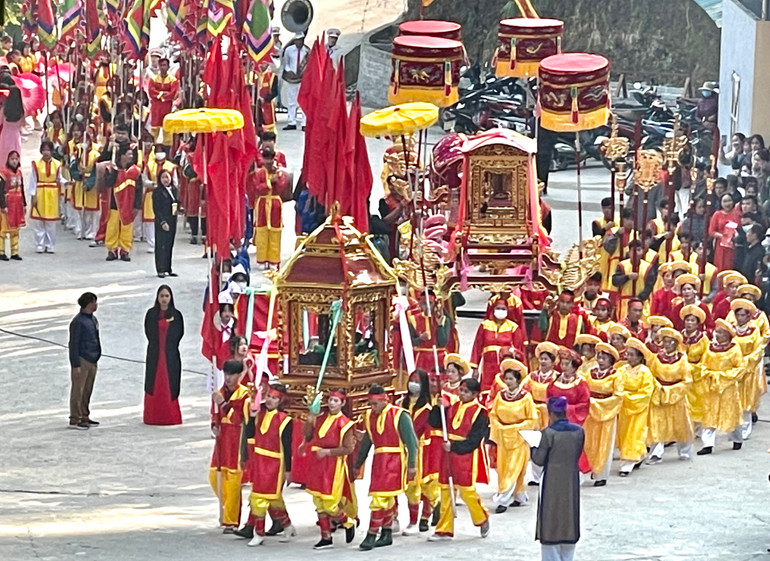 Rước lễ về Đền. Rước lễ về Đền.