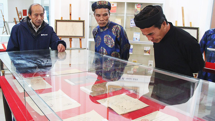 Tư liệu Hán Nôm được trưng bày tại triển lãm. Tư liệu Hán Nôm được trưng bày tại triển lãm.