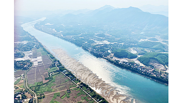 Một đoạn sông Đà. Ảnh: ĐINH TRỌNG HẢI