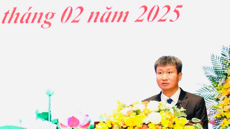 Bí thư Tỉnh ủy Trần Huy Tuấn phát biểu tại buổi lễ. (Ảnh: THANH SƠN) Bí thư Tỉnh ủy Trần Huy Tuấn phát biểu tại buổi lễ. (Ảnh: THANH SƠN)