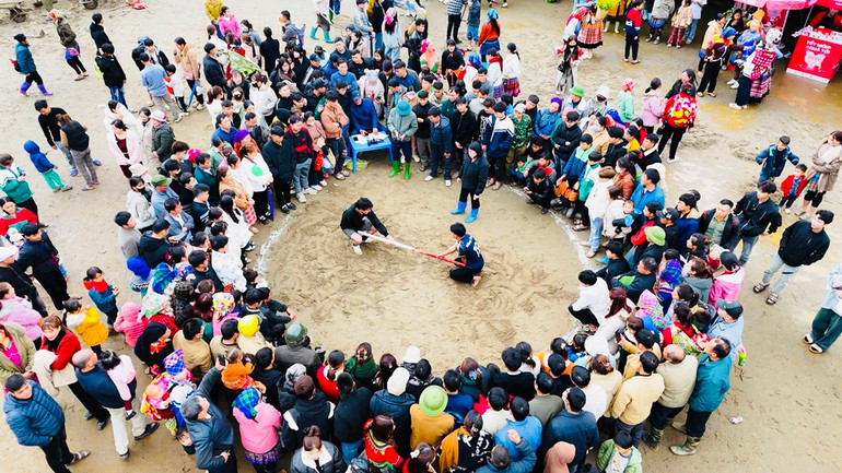 Thi đấu thể thao tại lễ hội. Thi đấu thể thao tại lễ hội.