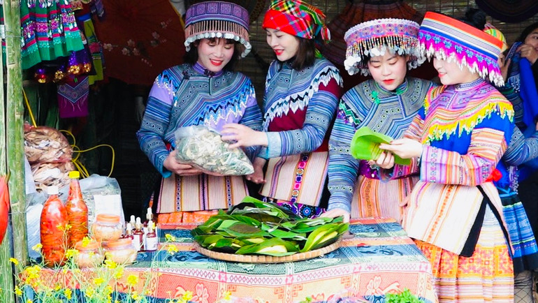 Giới thiệu các sản vật tại địa phương. Giới thiệu các sản vật tại địa phương.