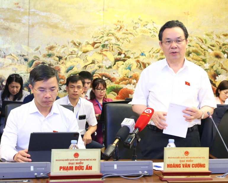 Đại biểu Hoàng Văn Cường nêu ý kiến tại cuộc họp Tổ sáng 23/5.