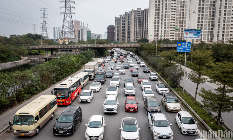 Qua theo dõi của Cục Đường bộ Việt Nam, việc đi lại của người dân trên các phương thức vận tải trong dịp trước Tết Nguyên đán Giáp Thìn 2024 đều tăng với năm trước do tình hình kinh tế đã được hồi phục, dịch bệnh đã được kiểm soát (đặc biệt là thành phố Đà Nẵng lưu lượng khách tăng cao bình quân từ 120% đến 180% ).