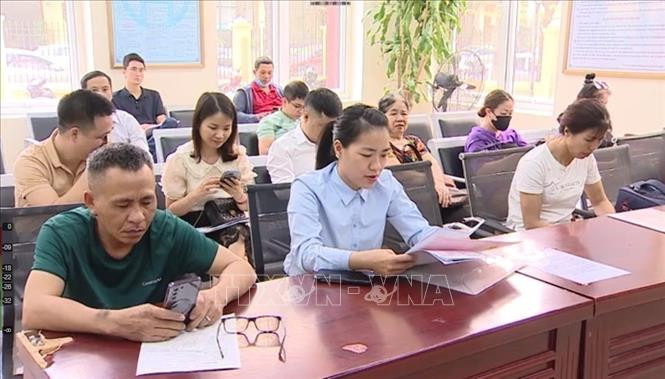 Tại quận Nam Từ Liêm (Hà Nội), người dân chủ yếu đến làm thủ tục giao dịch đảm bảo, xóa thế chấp; không tăng đột biến về nhượng nhà đất. Ảnh: TTXVN phát Tại quận Nam Từ Liêm (Hà Nội), người dân chủ yếu đến làm thủ tục giao dịch đảm bảo, xóa thế chấp; không tăng đột biến về nhượng nhà đất. Ảnh: TTXVN phát