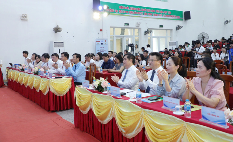 Các đại biểu tham dự lễ phát động.