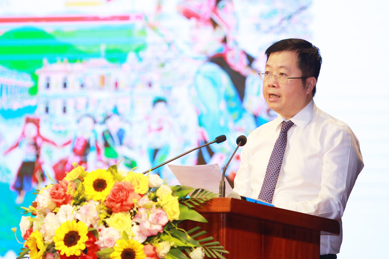 Đồng chí Nguyễn Thanh Lâm, Thứ trưởng Thông tin và Truyền thông phát biểu giới thiệu và công bố phát hành bộ tem bưu chính kỷ niệm 70 năm Chiến thắng Điện Biên Phủ.