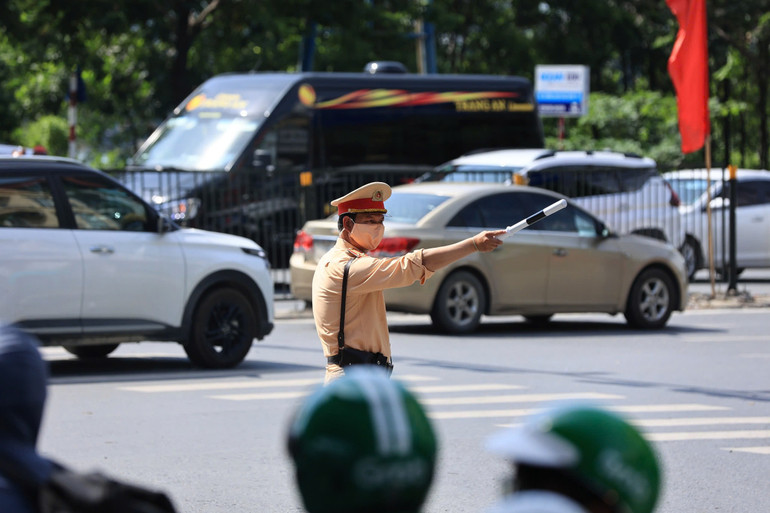 Cảnh sát giao thông làm nhiệm vụ trong kỳ nghỉ lễ 2/9.