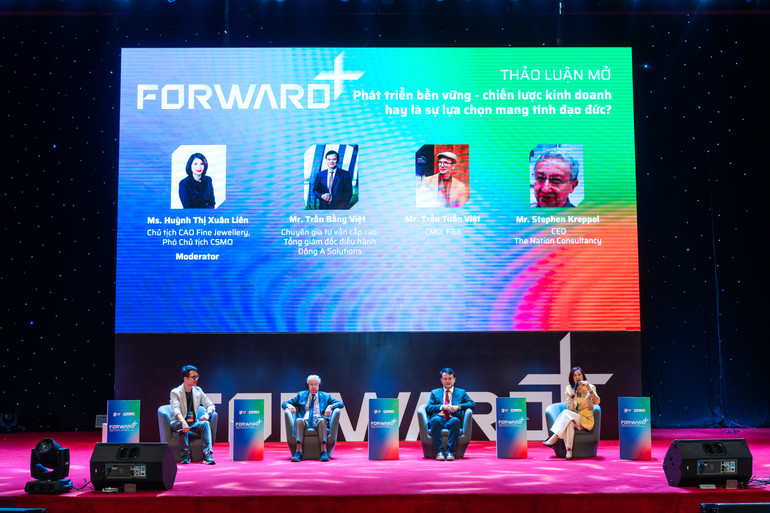 Quang cảnh phiên thảo luận mở.