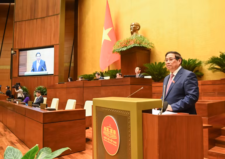 Thủ tướng Phạm Minh Chính báo cáo Quốc hội thực hiện kế hoạch phát triển kinh tế xã hội 2024 và kế hoạch năm 2025. (Ảnh: DUY LINH)