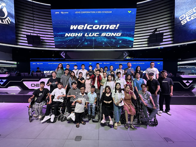 Nghị Lực Sống không chỉ dừng lại ở nhóm người khuyết tật mà còn "mở cánh cửa" mới cho những người yếu thế khác trong xã hội. Từ viên gạch đầu tiên mà Nguyễn Công Hùng đặt ngày nào, hành trình làm điều có ích trong cộng đồng đang được chị Vân và cộng sự tiếp nối một cách bền bỉ và thành tâm...