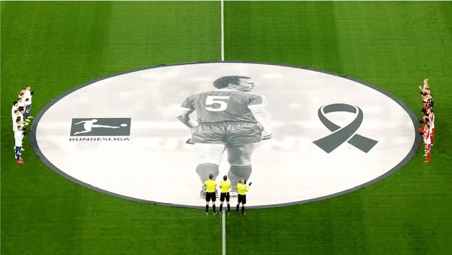 Franz Beckenbauer đã thành danh tại Bayern, giúp câu lạc bộ này lần đầu tiên thăng hạng lên Bundesliga trước khi giành chức vô địch và các cúp châu Âu. (Nguồn: FcBayern)