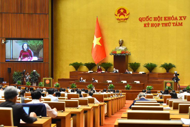 Quang cảnh phiên họp sáng 9/11. (Ảnh: THỦY NGUYÊN)