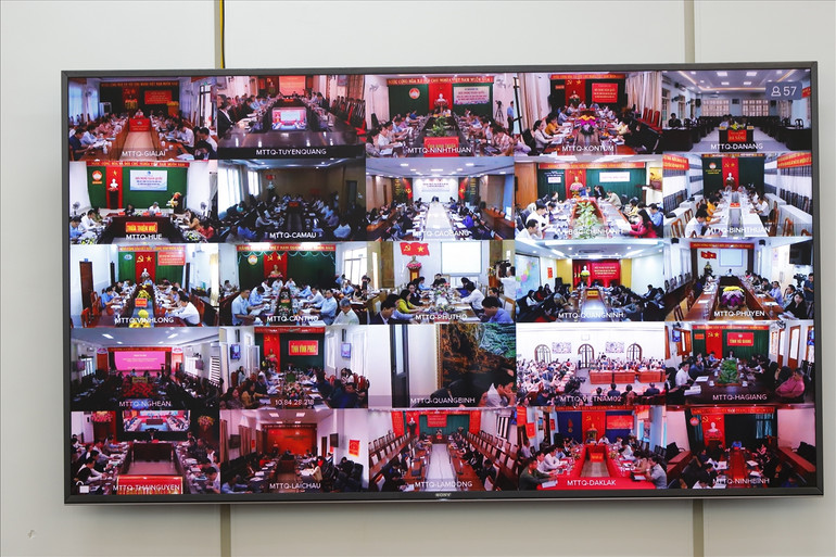 Đại biểu tham dự tại các điểm cầu địa phương.