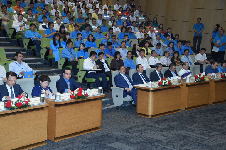 Thủ tướng Phạm Minh Chính và các đại biểu tham dự Diễn đàn.