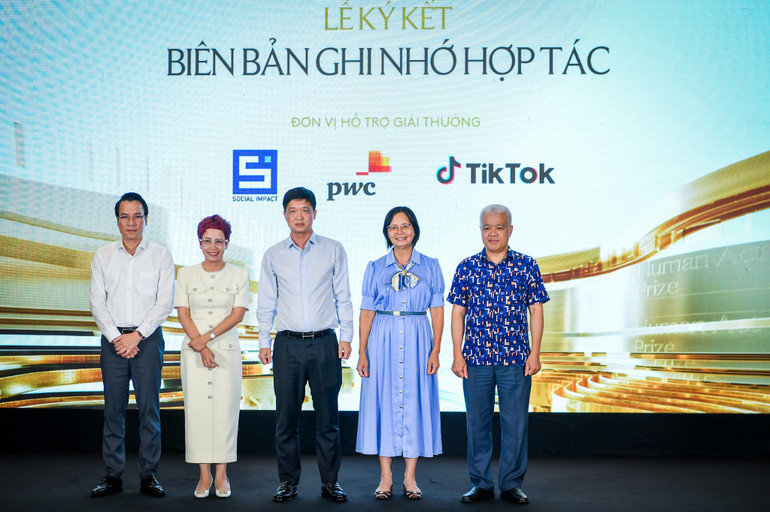 Lễ ký kết Biên bản ghi nhớ hợp tác với các đơn vị hỗ trợ giải thưởng nhằm nâng cao chất lượng cung cấp thông tin, chất lượng tổ chức các diễn đàn, hội thảo, khóa học về dự án cộng đồng… Lễ ký kết Biên bản ghi nhớ hợp tác với các đơn vị hỗ trợ giải thưởng nhằm nâng cao chất lượng cung cấp thông tin, chất lượng tổ chức các diễn đàn, hội thảo, khóa học về dự án cộng đồng…