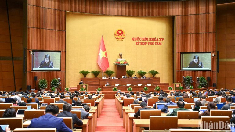 Tiếp tục chương trình Kỳ họp thứ 8, Quốc hội khóa XV, ngày 28/11, Quốc hội biểu quyết thông qua Luật Phòng, chống mua bán người (sửa đổi).