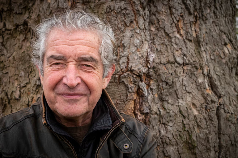 Ông Tony Juniper, Giám đốc Tổ chức Bảo vệ thiên nhiên Anh cho rằng sự suy giảm của quần thể bướm tại Anh cho thấy sự mất cân bằng tự nhiên nghiêm trọng. (Ảnh: The Guardian)