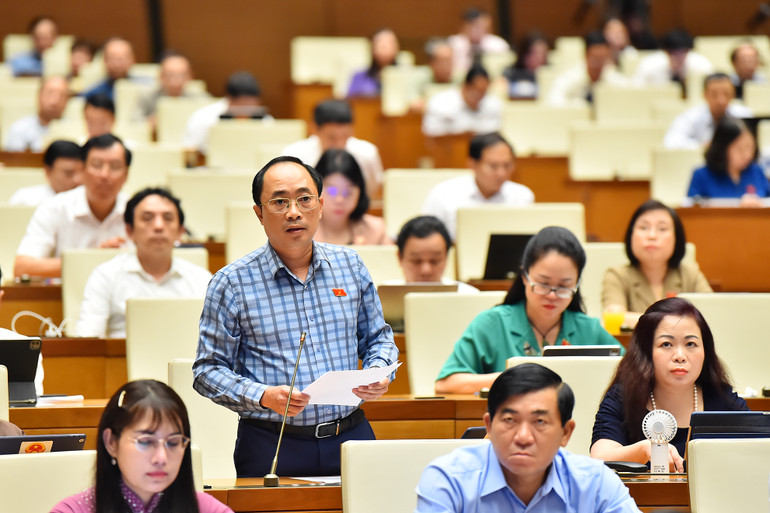 Đại biểu Lê Nhật Thành (Đoàn Hà Nội) tán thành giao Bộ trưởng Công an quyết định đối tượng cảnh vệ khi cần thiết.