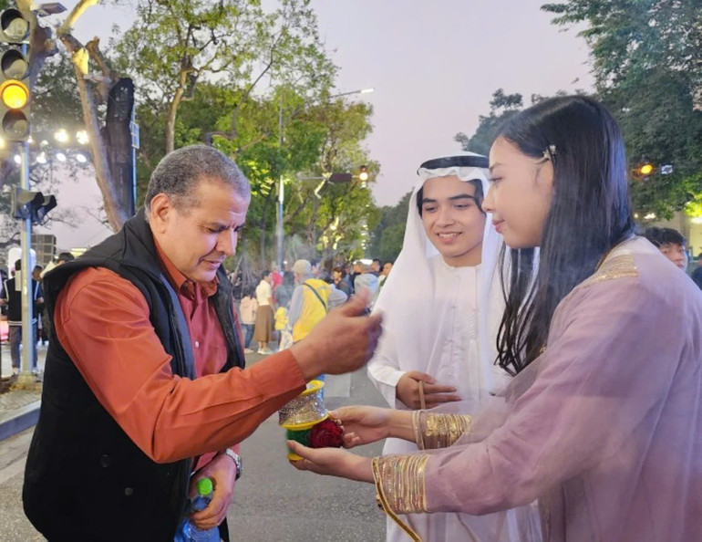 Trải nghiệm xông trầm - một nghi thức đặc biệt trong văn hóa Hồi giáo.