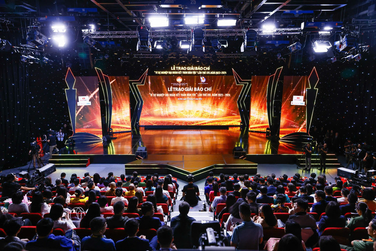 Quang cảnh lễ trao giải. (Ảnh: THẾ ĐẠI)