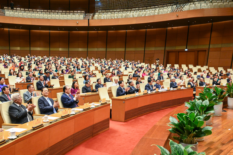 Các đồng chí Lãnh đạo, nguyên Lãnh đạo Đảng, Nhà nước và đại biểu dự phiên bế mạc. Ảnh: DUY LINH. Các đồng chí Lãnh đạo, nguyên Lãnh đạo Đảng, Nhà nước và đại biểu dự phiên bế mạc. Ảnh: DUY LINH.