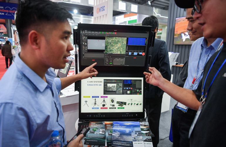 Song song với quá trình nghiên cứu phát triển, HTI Group hợp tác và phân phối các sản phẩm chuyên dụng cho các lực lượng an ninh – quốc phòng từ các nhà sản xuất hàng đầu thế giới. Song song với quá trình nghiên cứu phát triển, HTI Group hợp tác và phân phối các sản phẩm chuyên dụng cho các lực lượng an ninh – quốc phòng từ các nhà sản xuất hàng đầu thế giới.