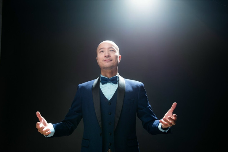 "Khi biết Bond sắp đến Việt Nam, không chỉ riêng bản thân tôi mà rất nhiều bạn bè trang lứa hay cả bố mẹ tôi gần như không thể tin được nhóm có thể đến Việt Nam vì lịch trình của họ rất bận."