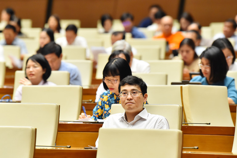 Quang cảnh phiên họp sáng 28/5. (Ảnh: Thủy Nguyên)