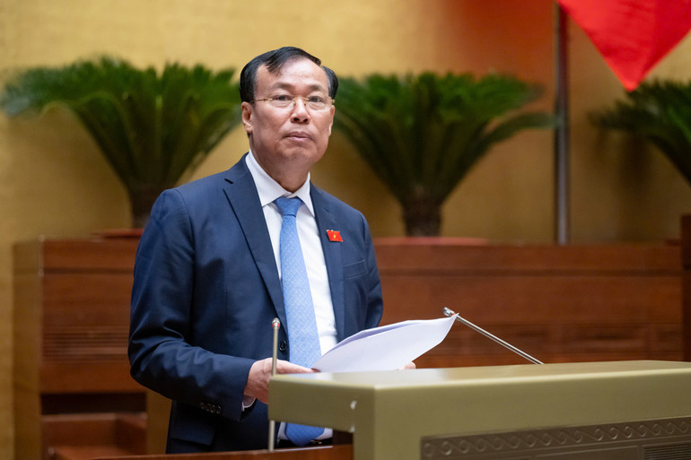 Trung tướng Lê Tấn Tới, Chủ nhiệm Ủy ban Quốc phòng và An ninh.