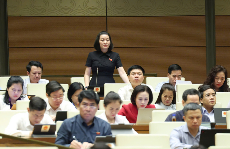 Phát biểu tại phiên họp, đại biểu Nguyễn Minh Tâm - Đoàn Đại biểu Quốc hội tỉnh Quảng Bình bày tỏ cơ bản đồng tình với các nội dung của Báo cáo giải trình, tiếp thu, chỉnh lý dự thảo Luật. (Ảnh: DUY LINH)