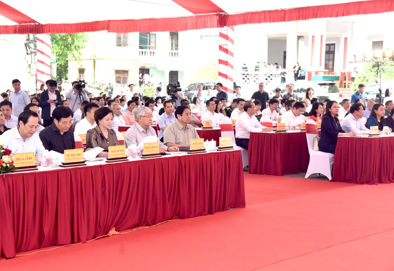 Thủ tướng Phạm Minh Chính và các đại biểu tham dự buổi lễ. (Ảnh: Trần Hải)
