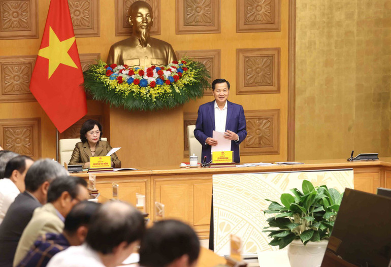 Chiều 28/3, tại Trụ sở Chính phủ, Phó Thủ tướng Lê Minh Khái, Chủ tịch Hội đồng Tư vấn chính sách tài chính, tiền tệ quốc gia đã chủ trì cuộc họp toàn thể của Hội đồng.