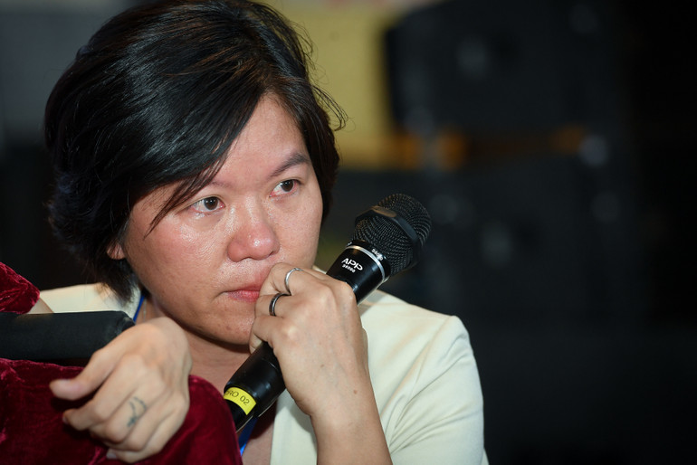 Những giọt nước mắt hạnh phúc của chị Ngô Thị Huyền Minh - Giám đốc Công ty Cổ phần Nghị Lực Sống - doanh nghiệp xã hội tại vòng chung kết Human Act Prize 2024.