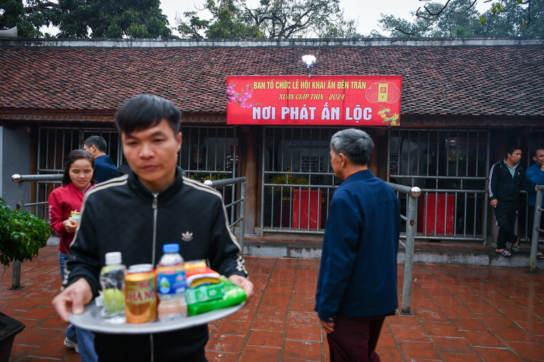 Dự kiến sẽ có khoảng 30 vạn bản ấn đền Trần được phát để đáp ứng nhu cầu của nhân dân.