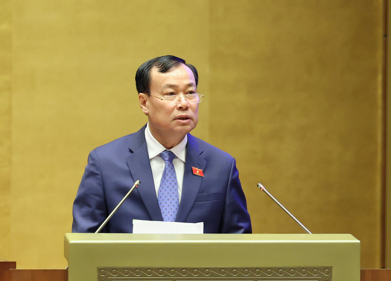 Chủ nhiệm Ủy ban Quốc phòng và An ninh của Quốc hội Lê Tấn Tới trình bày tại phiên làm việc chiều ngày 30/5. (ẢNH: DUY LINH)