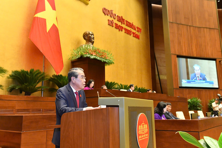 Sáng 21/10, tại kỳ họp 8 Quốc hội khóa XV, Trưởng ban Dân nguyện Dương Thanh Bình trình bày báo cáo của Ủy ban Thường vụ Quốc hội về kết quả giám sát việc giải quyết, trả lời kiến nghị của cử tri gửi đến kỳ họp thứ 7 Quốc hội khóa XV. (Ảnh: ĐĂNG KHOA)