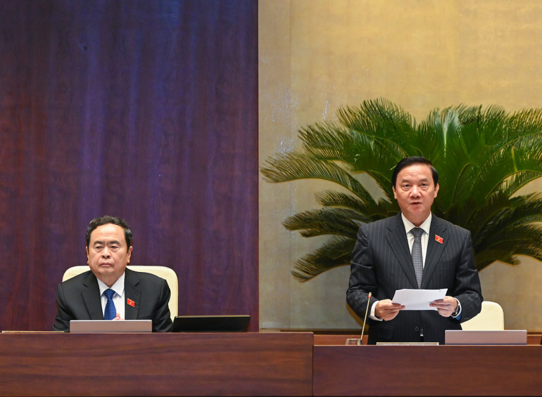 Phó Chủ tịch Quốc hội Nguyễn Khắc Định điều hành nội dung thảo luận Dự án Luật Bảo hiểm xã hội (sửa đổi). (Ảnh: DUY LINH)