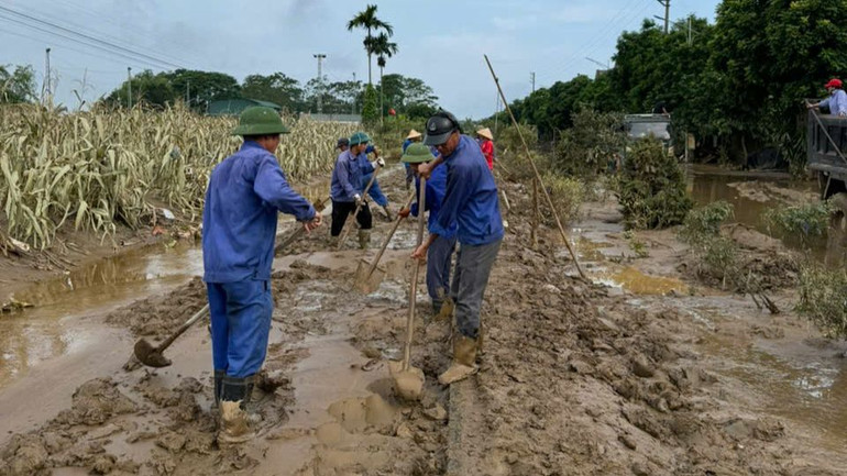 Khẩn trương khắc phục sự cố trên tuyến đường sắt Yên Viên-Lào Cai Khẩn trương khắc phục sự cố trên tuyến đường sắt Yên Viên-Lào Cai