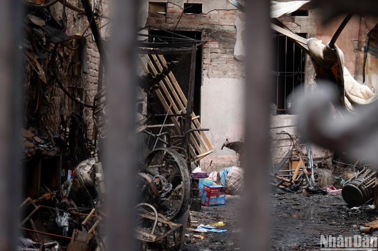 Hiện trường vụ cháy tại Trung Kính.