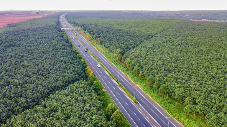 Từ ngày 13/10 tới đây, VEC sẽ dừng việc miễn thu tiền dịch vụ sử dụng đường bộ cho các phương tiện vận chuyển hàng cứu trợ do ảnh hưởng của bão số 3 khi đi qua trạm thu phí trên các tuyến cao tốc: Nội Bài-Lào Cai, Cầu Giẽ-Ninh Bình, Đà Nẵng-Quảng Ngãi, TP Hồ Chí Minh-Long Thành-Dầu Giây.