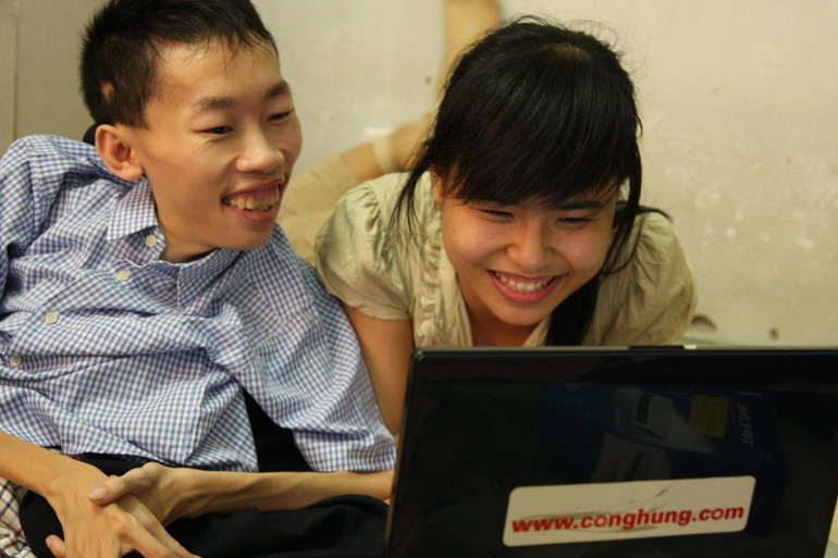 Trong lúc mọi thứ đang vào guồng, bất ngờ Hiệp sĩ thông tin Nguyễn Công Hùng mất trong một chuyến công tác ở miền Tây.